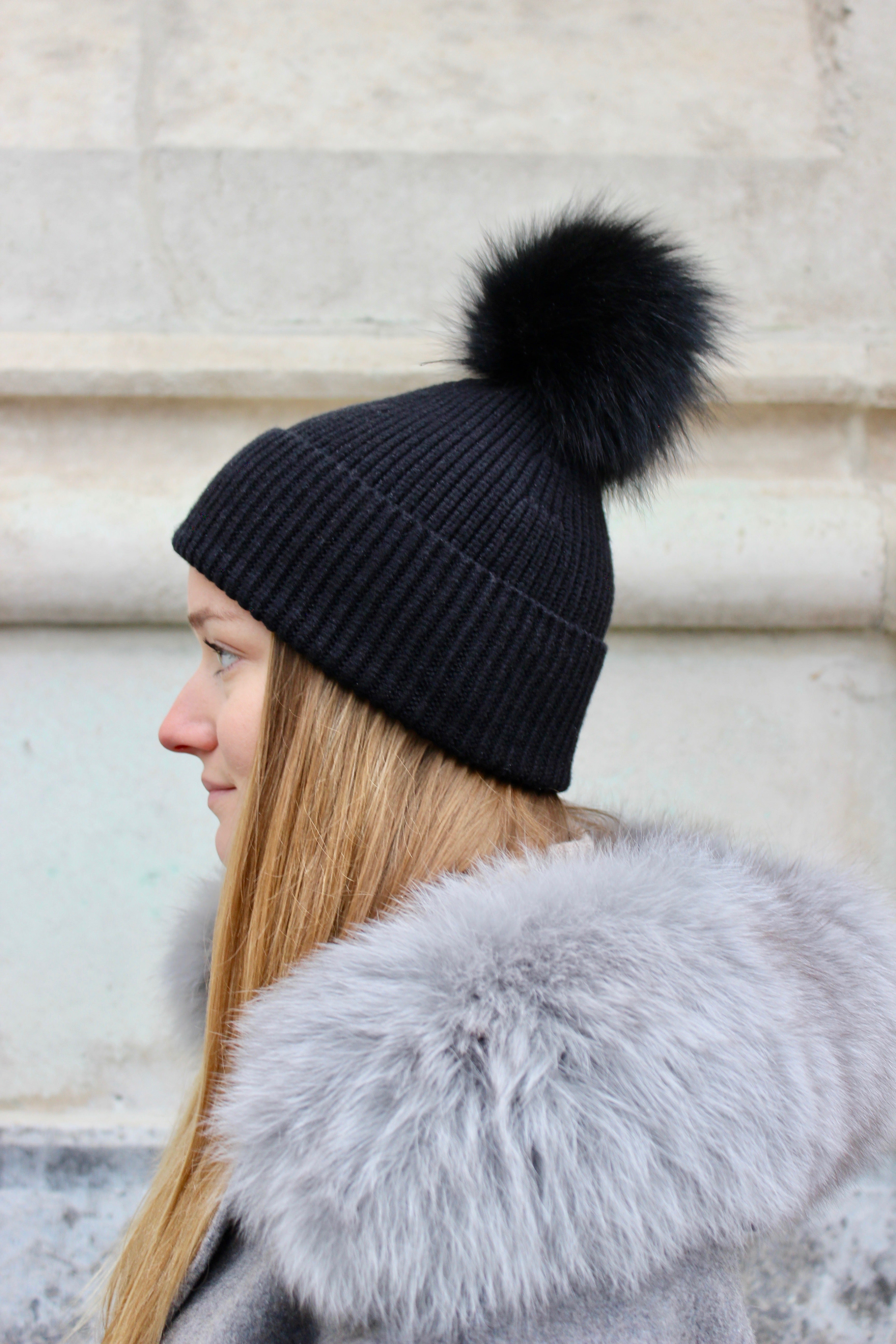 Megève pompom hat - Black