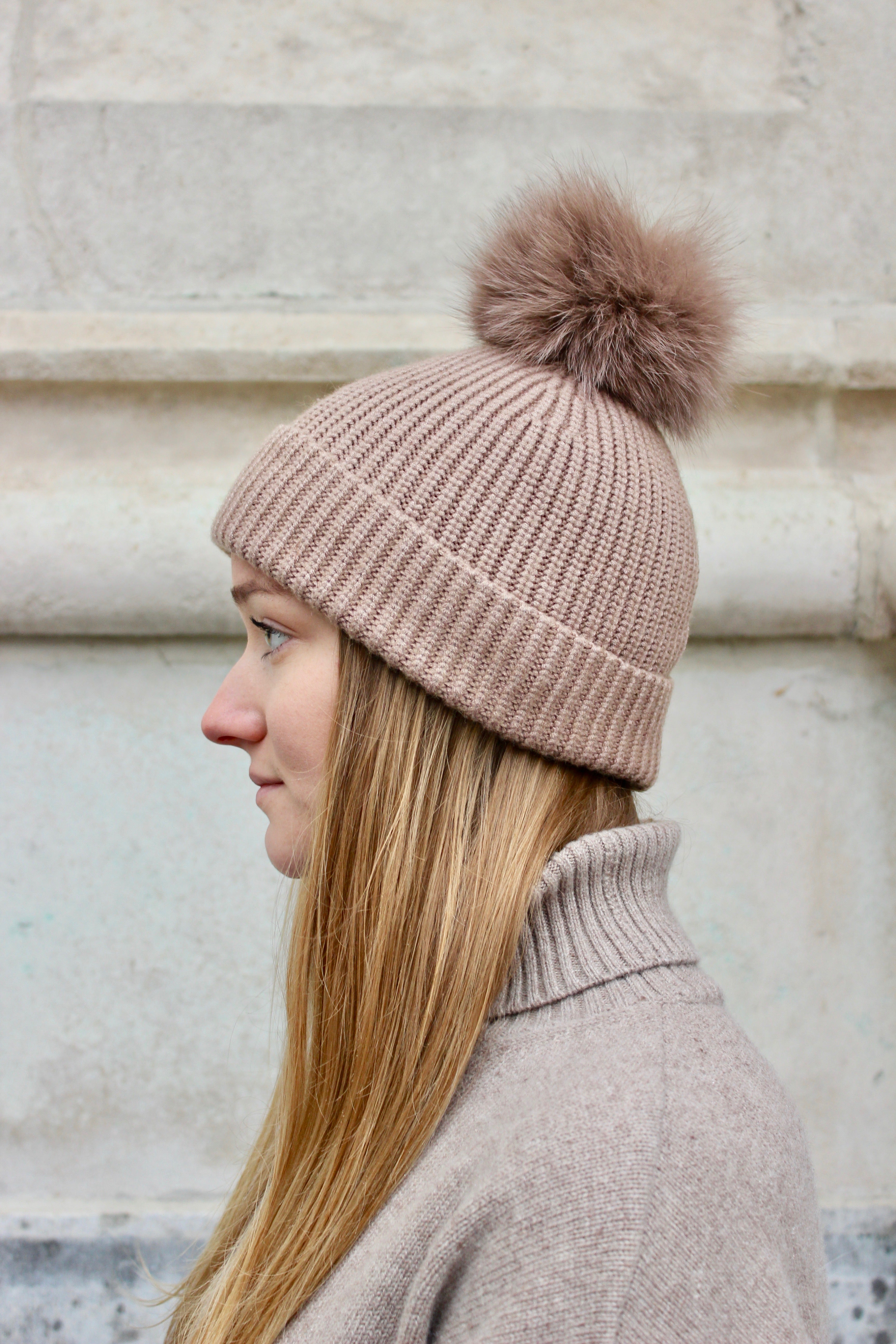 Megève pompom hat - Taupe